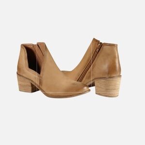 Diba True Ma Sheena - Cashew. Size 9